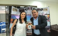 Entrega das canecas ecológicas aos convidados